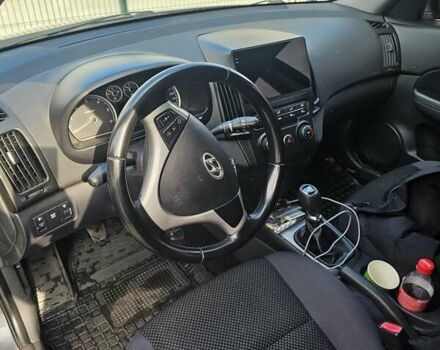 Серый Хендай i30, объемом двигателя 1.58 л и пробегом 255 тыс. км за 6700 $, фото 5 на Automoto.ua