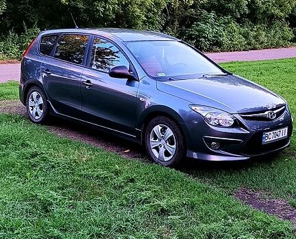 Серый Хендай i30, объемом двигателя 1.6 л и пробегом 260 тыс. км за 5800 $, фото 1 на Automoto.ua