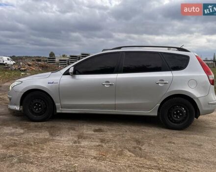 Серый Хендай i30, объемом двигателя 1.6 л и пробегом 447 тыс. км за 5200 $, фото 5 на Automoto.ua