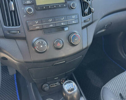 Серый Хендай i30, объемом двигателя 1.4 л и пробегом 242 тыс. км за 4999 $, фото 13 на Automoto.ua