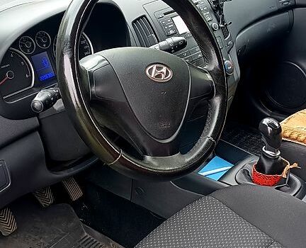 Серый Хендай i30, объемом двигателя 1.6 л и пробегом 260 тыс. км за 5800 $, фото 3 на Automoto.ua
