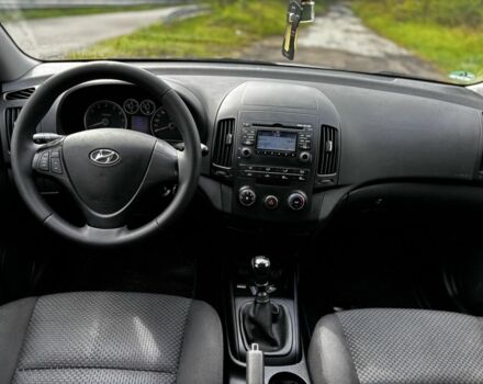 Серый Хендай i30, объемом двигателя 1.4 л и пробегом 260 тыс. км за 5550 $, фото 7 на Automoto.ua