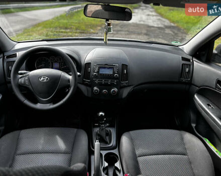 Серый Хендай i30, объемом двигателя 1.4 л и пробегом 260 тыс. км за 5500 $, фото 16 на Automoto.ua