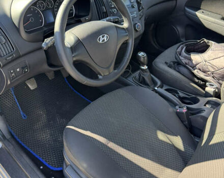 Серый Хендай i30, объемом двигателя 1.4 л и пробегом 242 тыс. км за 4999 $, фото 9 на Automoto.ua