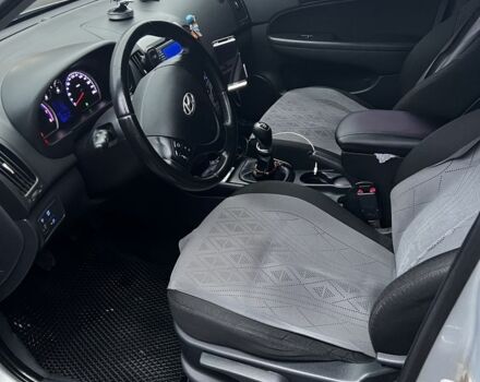 Серый Хендай i30, объемом двигателя 1.4 л и пробегом 190 тыс. км за 6100 $, фото 6 на Automoto.ua