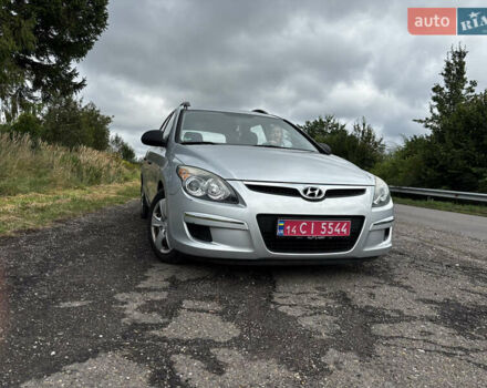 Серый Хендай i30, объемом двигателя 1.4 л и пробегом 260 тыс. км за 5500 $, фото 2 на Automoto.ua