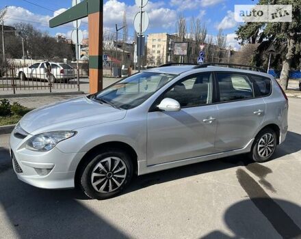 Серый Хендай i30, объемом двигателя 1.6 л и пробегом 220 тыс. км за 7700 $, фото 9 на Automoto.ua