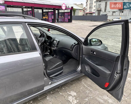 Серый Хендай i30, объемом двигателя 1.58 л и пробегом 213 тыс. км за 7000 $, фото 7 на Automoto.ua