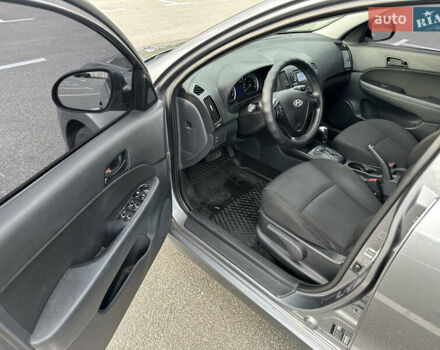 Сірий Хендай i30, об'ємом двигуна 1.59 л та пробігом 157 тис. км за 6000 $, фото 11 на Automoto.ua
