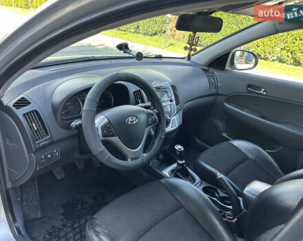 Серый Хендай i30, объемом двигателя 1.58 л и пробегом 263 тыс. км за 6800 $, фото 7 на Automoto.ua