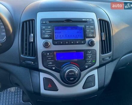 Серый Хендай i30, объемом двигателя 1.58 л и пробегом 279 тыс. км за 5600 $, фото 9 на Automoto.ua