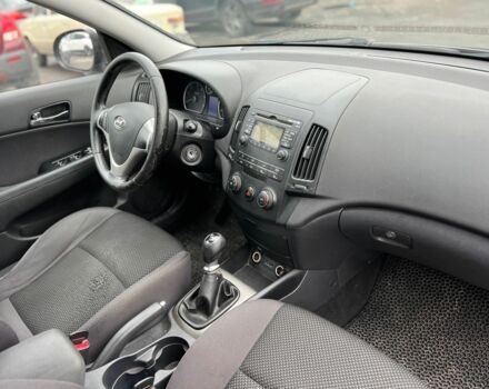 Серый Хендай i30, объемом двигателя 1.6 л и пробегом 290 тыс. км за 2750 $, фото 6 на Automoto.ua