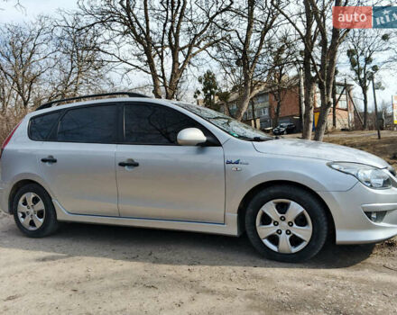 Серый Хендай i30, объемом двигателя 1.6 л и пробегом 233 тыс. км за 7300 $, фото 2 на Automoto.ua