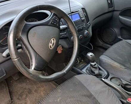 Серый Хендай i30, объемом двигателя 1.58 л и пробегом 152 тыс. км за 5400 $, фото 6 на Automoto.ua