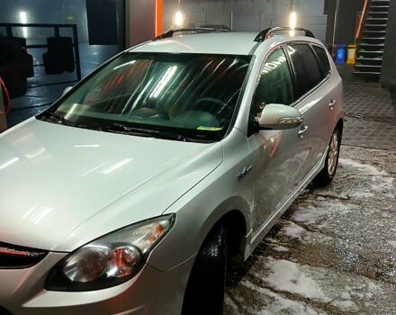 Серый Хендай i30, объемом двигателя 1.4 л и пробегом 218 тыс. км за 7000 $, фото 3 на Automoto.ua