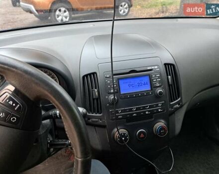 Серый Хендай i30, объемом двигателя 1.58 л и пробегом 152 тыс. км за 5400 $, фото 4 на Automoto.ua