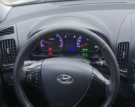 Серый Хендай i30, объемом двигателя 1.6 л и пробегом 230 тыс. км за 6200 $, фото 8 на Automoto.ua