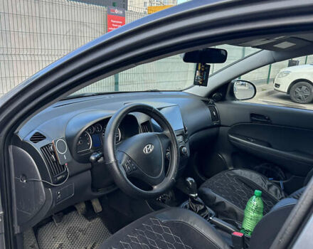 Сірий Хендай i30, об'ємом двигуна 1.59 л та пробігом 146 тис. км за 7000 $, фото 5 на Automoto.ua
