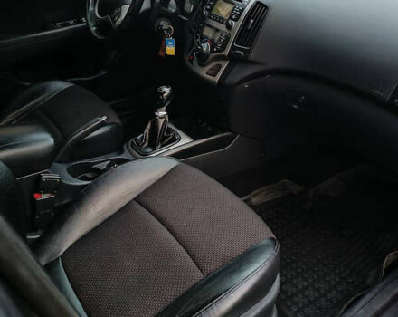 Серый Хендай i30, объемом двигателя 1.58 л и пробегом 348 тыс. км за 6000 $, фото 11 на Automoto.ua