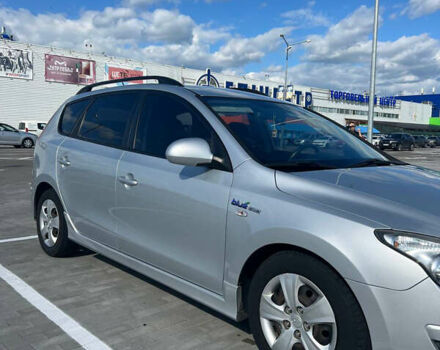 Серый Хендай i30, объемом двигателя 1.6 л и пробегом 270 тыс. км за 7000 $, фото 11 на Automoto.ua