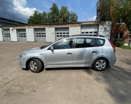 Сірий Хендай i30, об'ємом двигуна 1.6 л та пробігом 254 тис. км за 6500 $, фото 1 на Automoto.ua