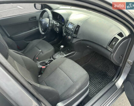 Сірий Хендай i30, об'ємом двигуна 1.59 л та пробігом 157 тис. км за 6000 $, фото 8 на Automoto.ua