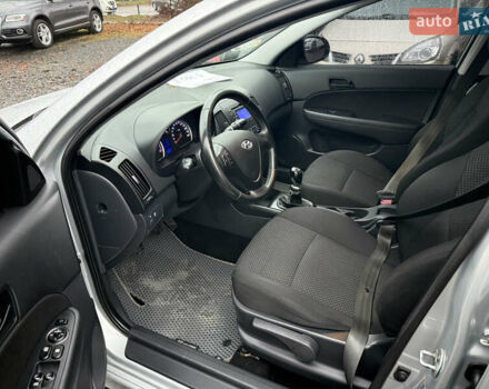 Серый Хендай i30, объемом двигателя 1.58 л и пробегом 286 тыс. км за 4900 $, фото 26 на Automoto.ua