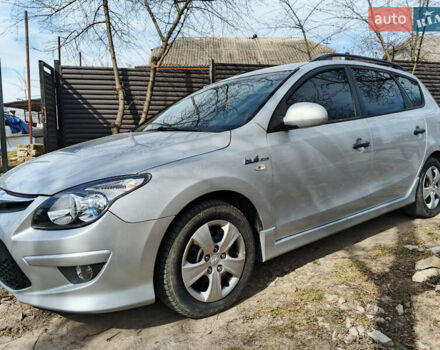 Серый Хендай i30, объемом двигателя 1.6 л и пробегом 233 тыс. км за 7300 $, фото 4 на Automoto.ua