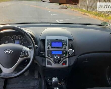 Серый Хендай i30, объемом двигателя 1.4 л и пробегом 213 тыс. км за 6500 $, фото 12 на Automoto.ua