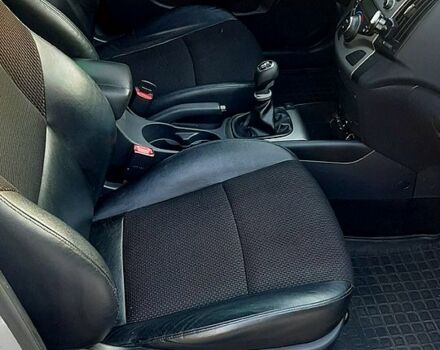 Сірий Хендай i30, об'ємом двигуна 1.4 л та пробігом 227 тис. км за 6300 $, фото 11 на Automoto.ua