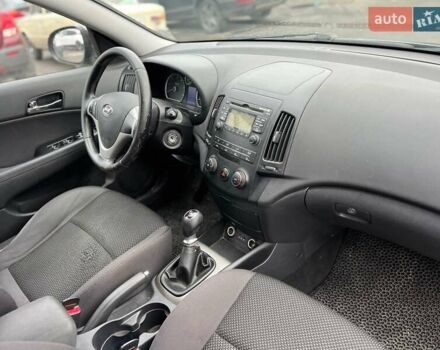 Серый Хендай i30, объемом двигателя 1.6 л и пробегом 290 тыс. км за 2750 $, фото 5 на Automoto.ua
