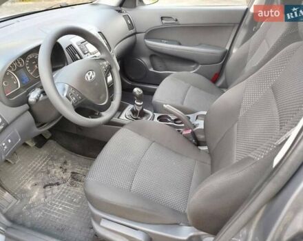 Сірий Хендай i30, об'ємом двигуна 1.4 л та пробігом 166 тис. км за 6350 $, фото 5 на Automoto.ua