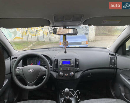 Сірий Хендай i30, об'ємом двигуна 1.6 л та пробігом 87 тис. км за 8200 $, фото 8 на Automoto.ua