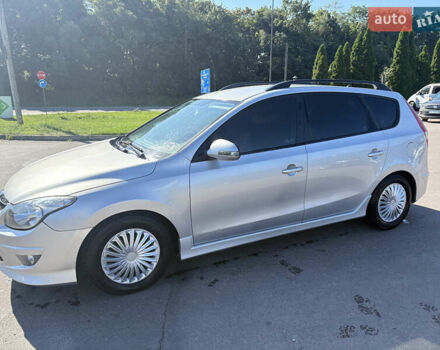 Серый Хендай i30, объемом двигателя 1.4 л и пробегом 336 тыс. км за 4999 $, фото 3 на Automoto.ua