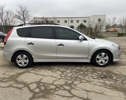 Серый Хендай i30, объемом двигателя 1.6 л и пробегом 87 тыс. км за 8200 $, фото 4 на Automoto.ua