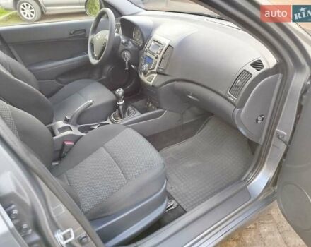 Сірий Хендай i30, об'ємом двигуна 1.4 л та пробігом 166 тис. км за 6350 $, фото 13 на Automoto.ua