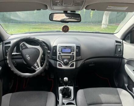 Серый Хендай i30, объемом двигателя 1.59 л и пробегом 304 тыс. км за 6200 $, фото 4 на Automoto.ua