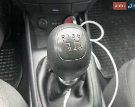 Сірий Хендай i30, об'ємом двигуна 1.6 л та пробігом 87 тис. км за 8200 $, фото 40 на Automoto.ua