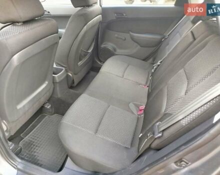 Сірий Хендай i30, об'ємом двигуна 1.4 л та пробігом 166 тис. км за 6350 $, фото 9 на Automoto.ua