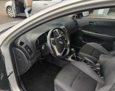 Сірий Хендай i30, об'ємом двигуна 1.58 л та пробігом 200 тис. км за 7150 $, фото 10 на Automoto.ua