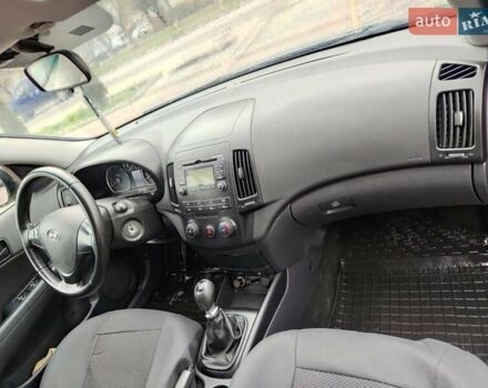Сірий Хендай i30, об'ємом двигуна 1.58 л та пробігом 320 тис. км за 5800 $, фото 8 на Automoto.ua