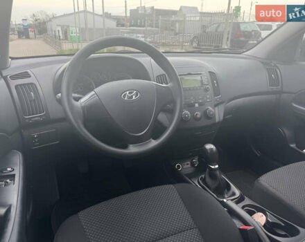 Серый Хендай i30, объемом двигателя 1.4 л и пробегом 220 тыс. км за 6450 $, фото 23 на Automoto.ua