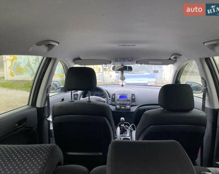 Сірий Хендай i30, об'ємом двигуна 1.6 л та пробігом 87 тис. км за 8200 $, фото 7 на Automoto.ua