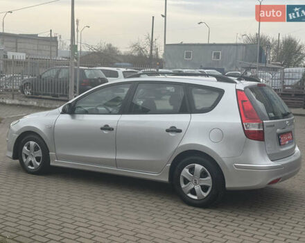 Серый Хендай i30, объемом двигателя 1.4 л и пробегом 220 тыс. км за 6450 $, фото 5 на Automoto.ua
