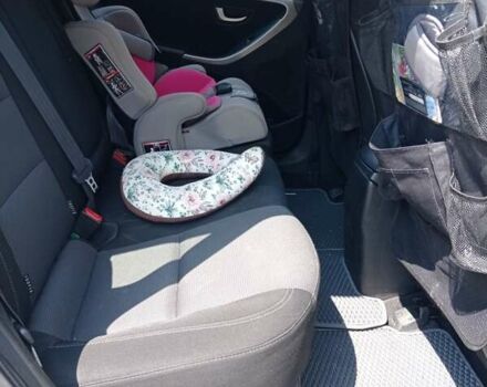 Сірий Хендай i30, об'ємом двигуна 1.6 л та пробігом 280 тис. км за 8250 $, фото 7 на Automoto.ua