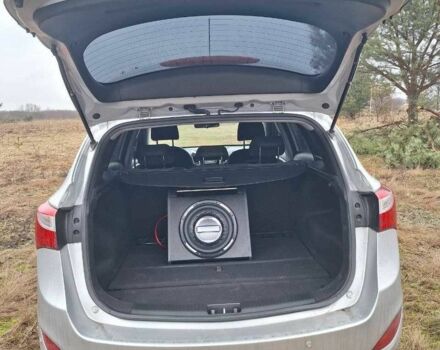 Серый Хендай i30, объемом двигателя 1.4 л и пробегом 262 тыс. км за 7575 $, фото 4 на Automoto.ua