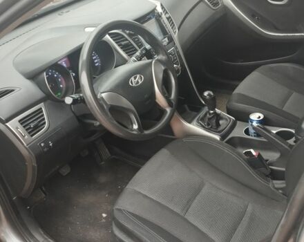 Серый Хендай i30, объемом двигателя 1.4 л и пробегом 350 тыс. км за 5700 $, фото 4 на Automoto.ua
