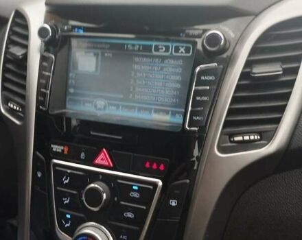 Серый Хендай i30, объемом двигателя 1.4 л и пробегом 350 тыс. км за 5700 $, фото 5 на Automoto.ua