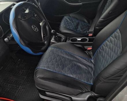 Серый Хендай i30, объемом двигателя 1.4 л и пробегом 262 тыс. км за 7575 $, фото 8 на Automoto.ua