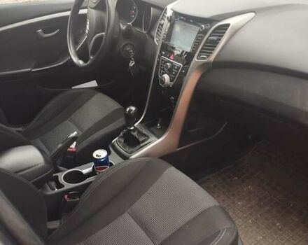 Серый Хендай i30, объемом двигателя 1.4 л и пробегом 350 тыс. км за 5700 $, фото 4 на Automoto.ua